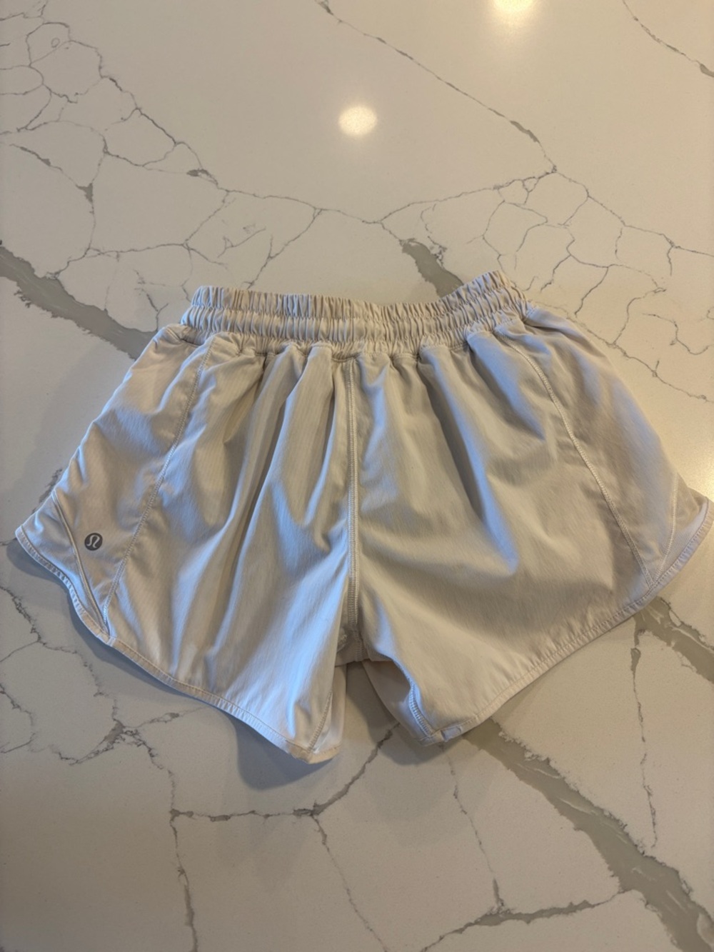 Lululemon Hotty Hot Short 4” Inseam ~ 4 ~ White with Nude Liner - Picture 3 of 10